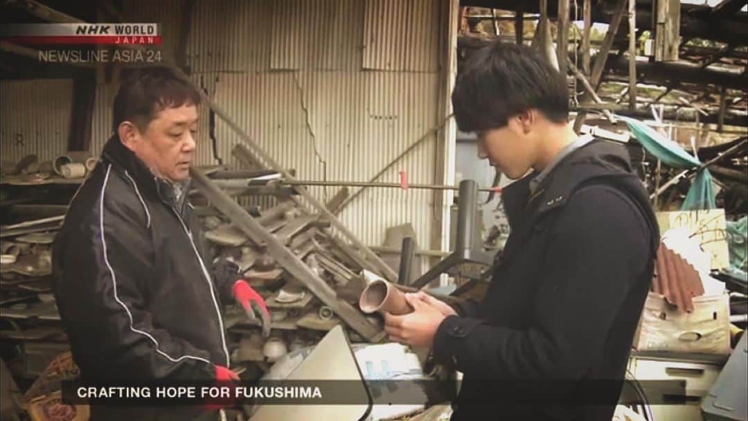 さんのインスタグラム写真 - (Instagram)「【告知】﻿﻿ ﻿﻿ 産地である浪江町の「鹿島粘土」を使い、福島県外から移住をしてきた若者がその土を使って伝統を復活させる挑戦が放映されましたが、中国語での放送（ネット放送）が決まりました。﻿ ﻿ ﻿ 3月のNHK ニュース おはよう日本、NHK国際放送局、NHK World Japanで放送されたものと同じになります。﻿ ﻿﻿ 是非、ご覧ください。﻿﻿ ﻿﻿ ================================﻿==========﻿ 「伝統の土ふたたび」　６月２４日（月）﻿﻿ ﻿﻿ 中国語ネットチャンネル「華語視界」の中の﻿﻿ ニュース番組「東京網播間」でライブ配信。﻿﻿ ﻿﻿ 初回配信 　１９：００～１９：１４﻿﻿ 再配信　同日 　２０：００～２０：１４﻿﻿ https://www3.nhk.or.jp/nhkworld/zh/live/﻿﻿ ﻿﻿ 配信後、「東京網播間」はVOD化して﻿﻿ およそ１週間程度、視聴が可能です。﻿﻿ ﻿﻿ 「東京網播間」ＶＯＤ﻿﻿ https://www3.nhk.or.jp/nhkworld/zh/﻿﻿ なお、ＶＯＤ化は番組全体となっております。﻿﻿ ﻿﻿ 配信の音声は、初回配信日と同日の２０時３０分からNHKラジオジャパンの中国語放送(短波）でも流れます。﻿﻿ =================================﻿=========﻿ ﻿﻿ #大堀相馬焼 #浪江町 #鹿島粘土 #粘土 #NHK #陶芸 #伝統 #挑戦﻿﻿ ﻿」6月21日 22時07分 - somayaki_matsunaga