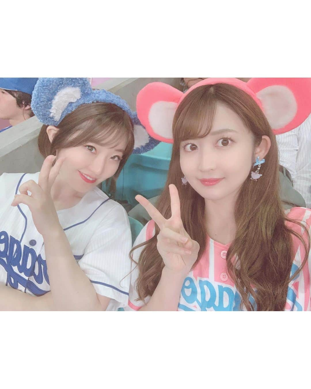 沢井里奈さんのインスタグラム写真 - (沢井里奈Instagram)「♡ . 日本ハム戦！！ ガールズシリーズ初戦⚾️🌸 . 観戦してきました☺️💓💓 珍しすぎるメンバー。笑 . どらほー💙💙💙 . ビシエド選手、周平選手ホームラン！！ 阿部選手猛打賞！！ 平田選手復帰後初安打！！ . 柳投手8勝目、リーグ単独トップ！！ おめでとうございます🎉💕💕 . 連敗ストップ🥺嬉しい🥺 明日も勝利を💪🏻💕💕 . . 今日はガールズシリーズ2019ということで #イケメン神7 の選手背番号入りの WITH BLUEハートバンドが貰えました💙✨ 私は大野選手でした😊💕💕 . グッズはイヤリングをゲット🎀💫 . #dragons #dranavi #starcat #nagoya #baseball #rirandture #diana #ootd #coordinate #fashion #instafashion #dela #instagood #instagramjapan #japanesegirl #girls #中日ドラゴンズ #ドラゴンズ #中日 #ガールズシリーズ #ドラゴンズ女子 #キャットチャンネル #スターキャット #ナゴヤドーム #さわー野球 #沢井里奈」6月21日 22時08分 - sawairina