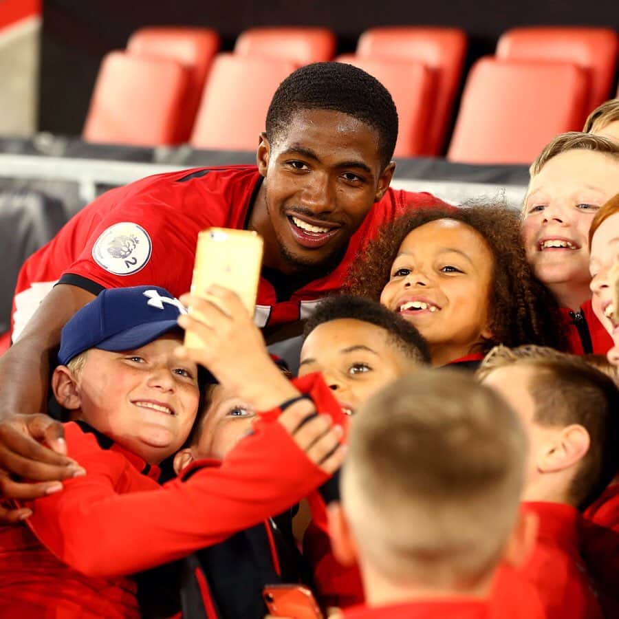 サウサンプトンFCさんのインスタグラム写真 - (サウサンプトンFCInstagram)「SMILEEEEE 😁🤳 #NationalSelfieDay | #saintsfc」6月21日 22時09分 - southamptonfc