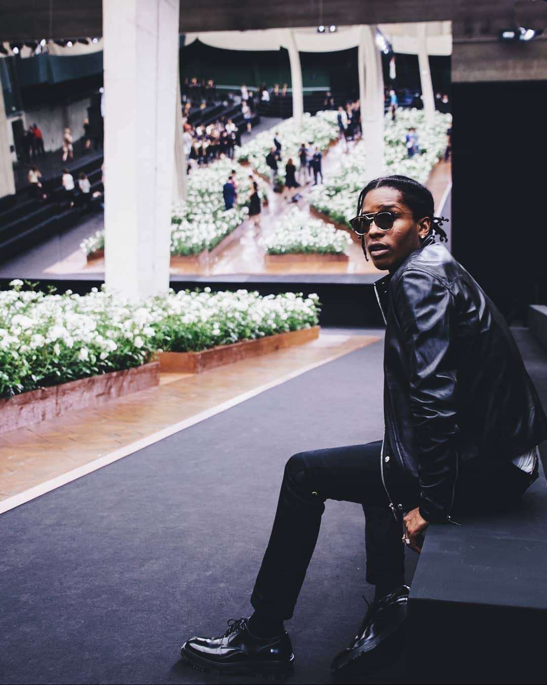福田洋昭のインスタグラム：「Mens Fashion week in Paris got me taking it way way way back with this #throwback @asaprocky @dior」