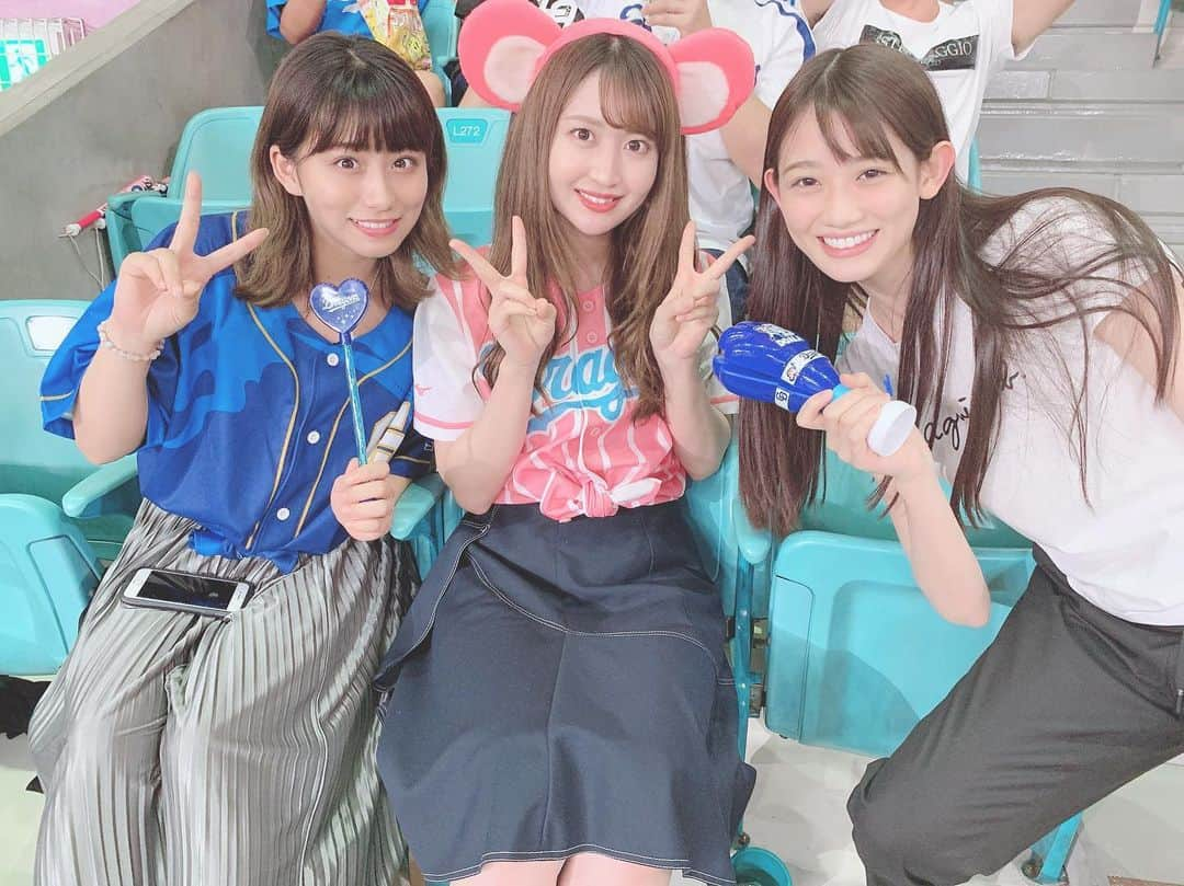 沢井里奈さんのインスタグラム写真 - (沢井里奈Instagram)「♡ . TEAM SHACHIの はるちゃん💚ほのかちゃん❤️に たまたま遭遇しました🥺🥺🥺💕💕 . 久しぶりに会えて嬉しかった〜！！ 二人とも可愛すぎました☺️💓💓 . #teamshachi #dragons #dranavi #starcat #nagoya #baseball #rirandture #diana #ootd #coordinate #fashion #instafashion #dela #instagood #instagramjapan #japanesegirl #girls #坂本遥奈 ちゃん #秋本帆華 ちゃん #中日ドラゴンズ #ドラゴンズ #中日 #ガールズシリーズ #ドラゴンズ女子 #キャットチャンネル #スターキャット #ナゴヤドーム #さわー野球 #沢井里奈」6月21日 22時12分 - sawairina