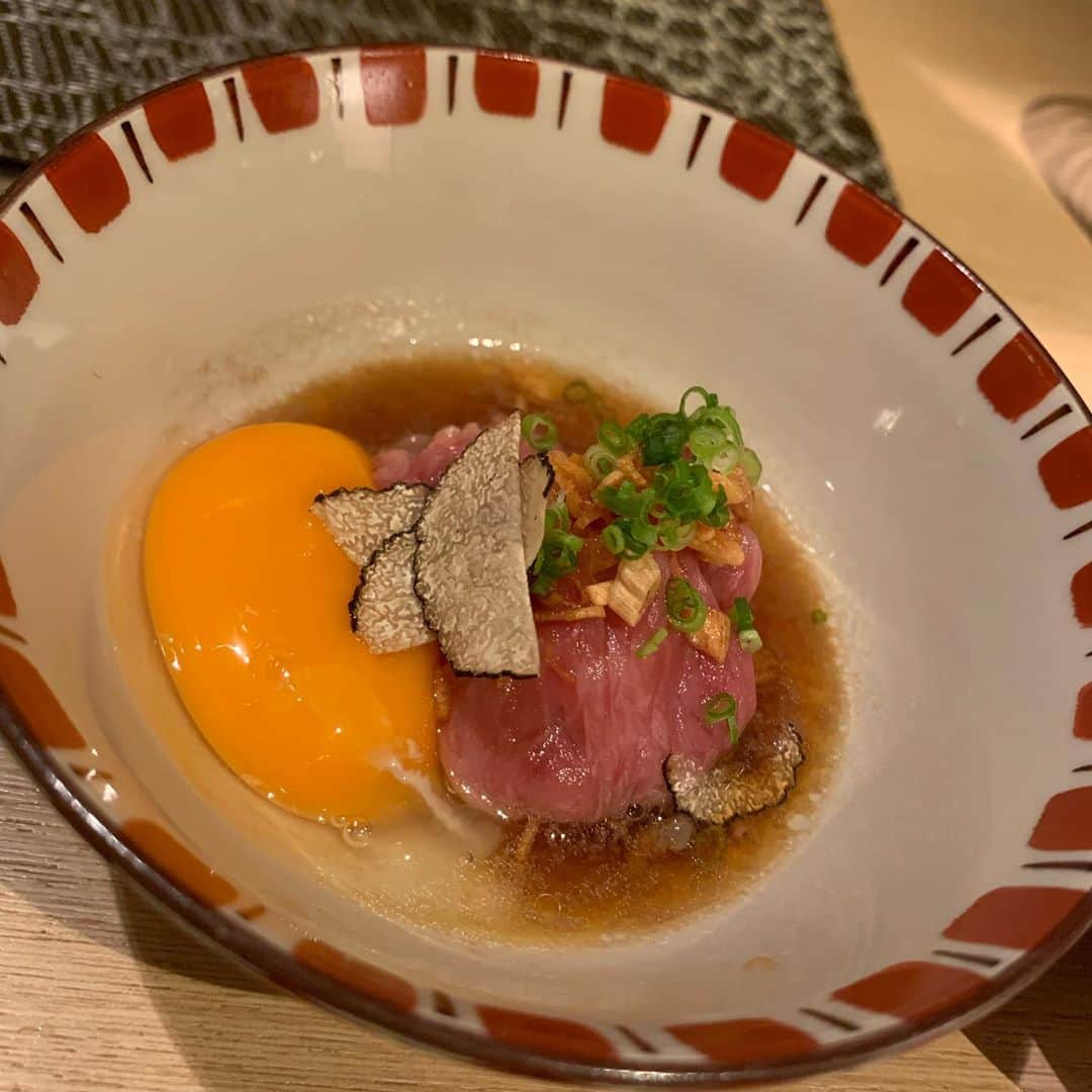 大久保麻梨子さんのインスタグラム写真 - (大久保麻梨子Instagram)「昨天的晚餐🍽 以為女子會嗎？ 其實是圍著北村導演一起吃美食的會 哈哈  雖然我們都在台灣發展，但是因為大家各自忙碌，難得有這樣子一起聚在一起吃飯，真的是難得很開心的事😃  吃非常美味的料理，聊聊天，心情會放鬆也受到刺激！很幸福的時光✨✨ 已經很期待下次的聚會呢😍  昨日のディナー🍽 女子会だと思うでしょ？ 実は2枚目、北村監督を囲む会でした^ ^(北村さんがみんなを誘ってくれたので北村女子会と名ずけさせていただきました☺️) 日本から台湾に渡って活躍するみなさんと、こんな風に集まれる機会は私にとって、ホッとできたり、刺激を受けたり、初心を思い出したり。 丁寧に作られたお料理はどれもとびきり美味しくて、とにかく楽しく幸せな時間でした！  #台湾 #美食 #千壽 #日本料理 #和牛  #日本 ##japanesefashion #japanesegirls #chicas #japones #japon #japanesegirl #소녀시대 #아름다움 #여성 #belleza #chica #modelo #modelos #modelo #모델 #แบบ #สาว #สาวๆ #สาวสวย #สาวอวบ #mode」6月21日 22時12分 - marilog0907