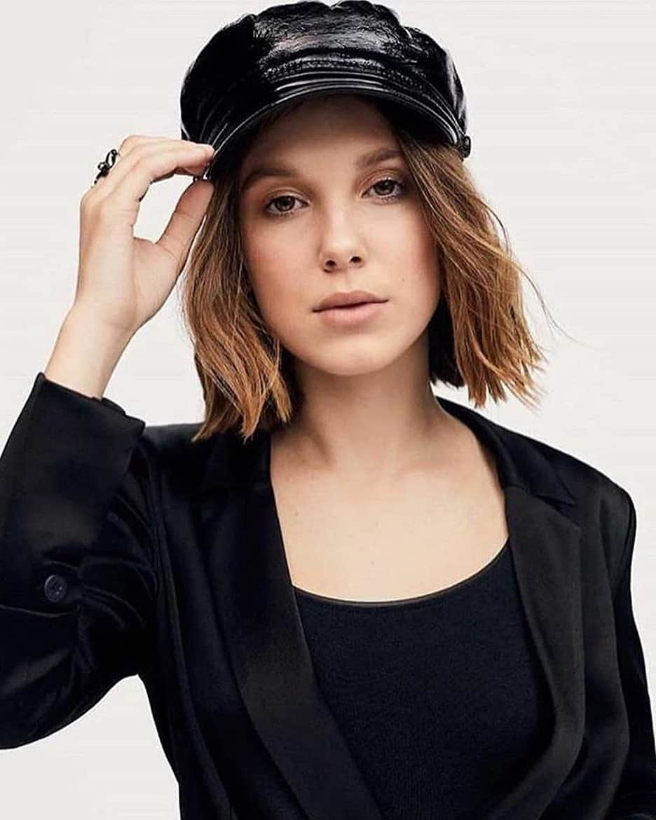 Lacy Redwayさんのインスタグラム写真 - (Lacy RedwayInstagram)「🌧 ☔️ rainy day , hat day . Am I right ?  Good morning NYC, stay dry out there . •••••••••••••••••••••••••••••••••••••••••••••••••••••• ✨ Millie Bobby Brown ✨ 📷 by @zoeygrossman  Makeup @kdeenihan  #HairByLacyRedway #milliebobbybrown #strangerthings」6月21日 22時12分 - lacyredway