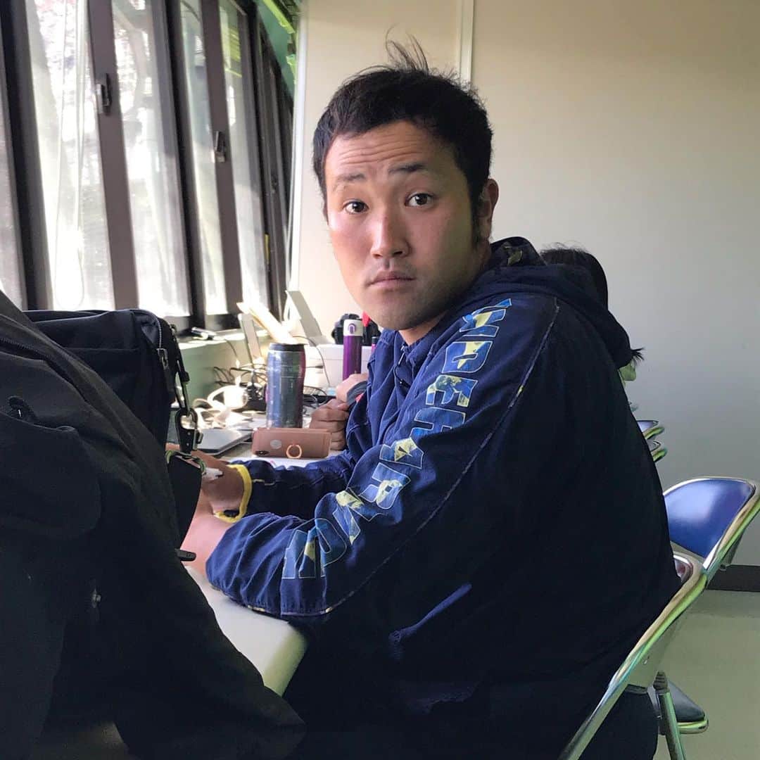 坂田将人さんのインスタグラム写真 - (坂田将人Instagram)「北方、明後日ついに旅立ちます。 行く行く詐欺かと思ったけど、本当に行くみたい。笑  調子が良い時は誰でも頑張れるけど、調子が悪くなった時とか、 思うように物事が進まない時にも諦めないで逃げずに自分と向き合える人って本当に少ないと思う。 ゆーじょーからはその大事さを学ばせてもらった。  苦しんでいる時期も知ってるから心の底から嬉しかった！ スーパー不器用で心は繊細だから少し心配だけど(自分の心配しろ)必ずアメリカンドリーム掴んで帰ってくると思います。 みんなで応援しましょう！！ がんばれゆーじょー‼︎ #北方悠誠 #ロサンゼルスドジャース」6月21日 22時14分 - m_sakata