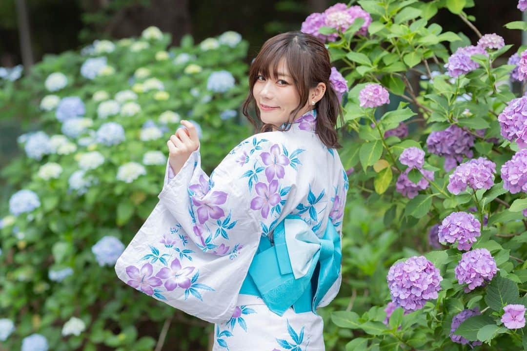 玉樹るいさんのインスタグラム写真 - (玉樹るいInstagram)「紫陽花と浴衣と。  #浴衣 #photography #yukata #wa #和服 #紫陽花 #ポートレート #写真 #photo #浴衣女子はお好きですか  photo @akio0730」6月21日 22時18分 - abitara1118