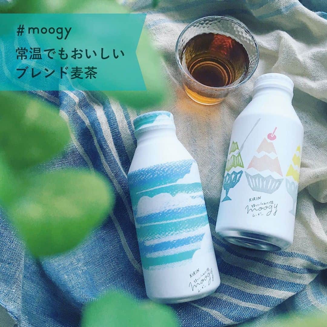 KIRIN moogyさんのインスタグラム写真 - (KIRIN moogyInstagram)「「生姜とハーブのぬくもり麦茶 moogy（ムーギー）」 🌞summer collection発売中🌺 常温でもおいしく、すっきり飲める「カフェインゼロ、無糖」の健康ブレンド麦茶です！ 冷房で冷えるオフィスや、おでかけ、夏の差し入れにもぴったりですよ♩ 夏のデザインは、今だけ！今すぐチェック🍧 #moogy #ムーギー #kirinbeverage」6月21日 22時32分 - moogy_official