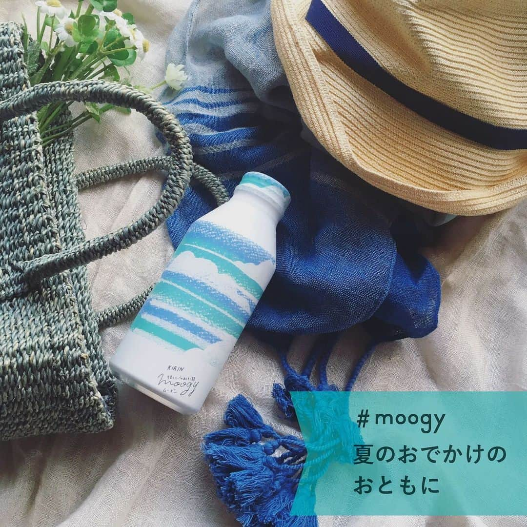 KIRIN moogyさんのインスタグラム写真 - (KIRIN moogyInstagram)「「生姜とハーブのぬくもり麦茶 moogy（ムーギー）」 🌞summer collection発売中🌺 常温でもおいしく、すっきり飲める「カフェインゼロ、無糖」の健康ブレンド麦茶です！ 冷房で冷えるオフィスや、おでかけ、夏の差し入れにもぴったりですよ♩ 夏のデザインは、今だけ！今すぐチェック🍧 #moogy #ムーギー #kirinbeverage」6月21日 22時32分 - moogy_official