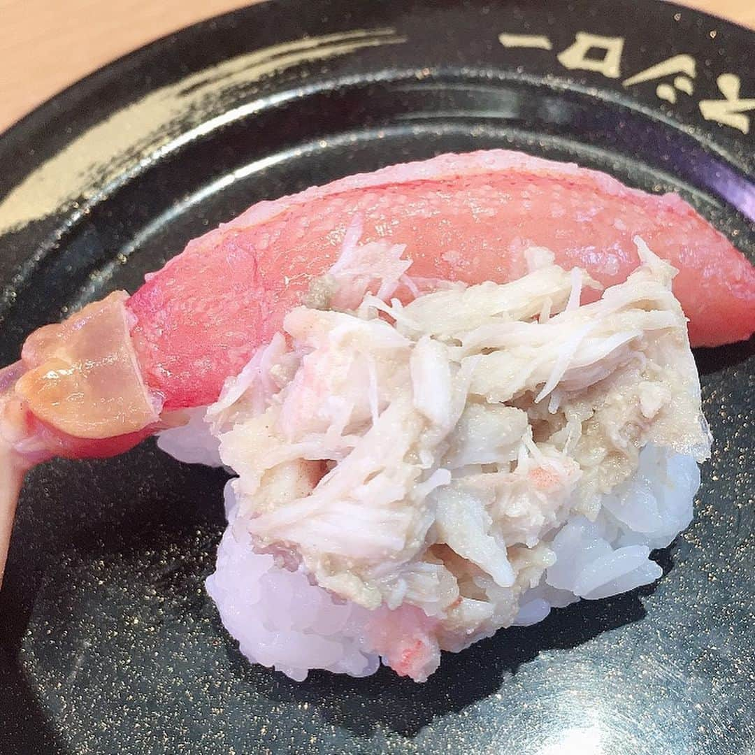 海津ゆうこさんのインスタグラム写真 - (海津ゆうこInstagram)「ディレクターが、ご飯食べに行こうと誘ってくれたので ルンルン気分で待ち合わせしたら『スシロー』だったよ(*´ω`*) 「オススメは？」と聞いたら まさかの「えびアボカド」。最初から、これ行きますか（笑）？？ ホントに美味しかったけど。  優しいディレクターは、今日のスシローはご馳走してくれました。ありがとう！  そして、そんなディレクターがプレゼントしてくれた チョコボールTシャツ。これ着たらエンゼル出てくれるかな。  #スシロー #お寿司 #回転寿司 #えびアボカド #蟹 #チョコボール #キョロちゃん #tシャツ #ユニクロ #限定tシャツ #ご馳走さまでした #エンゼル #instalike #instagood #instadaily #instapic #instalife #instafood #寿司 #japanesefood #sushi #フリーアナウンサー #今日のご飯 #shrimp #仕事仲間 #お世話になってます #プレゼント」6月21日 22時32分 - yuco310