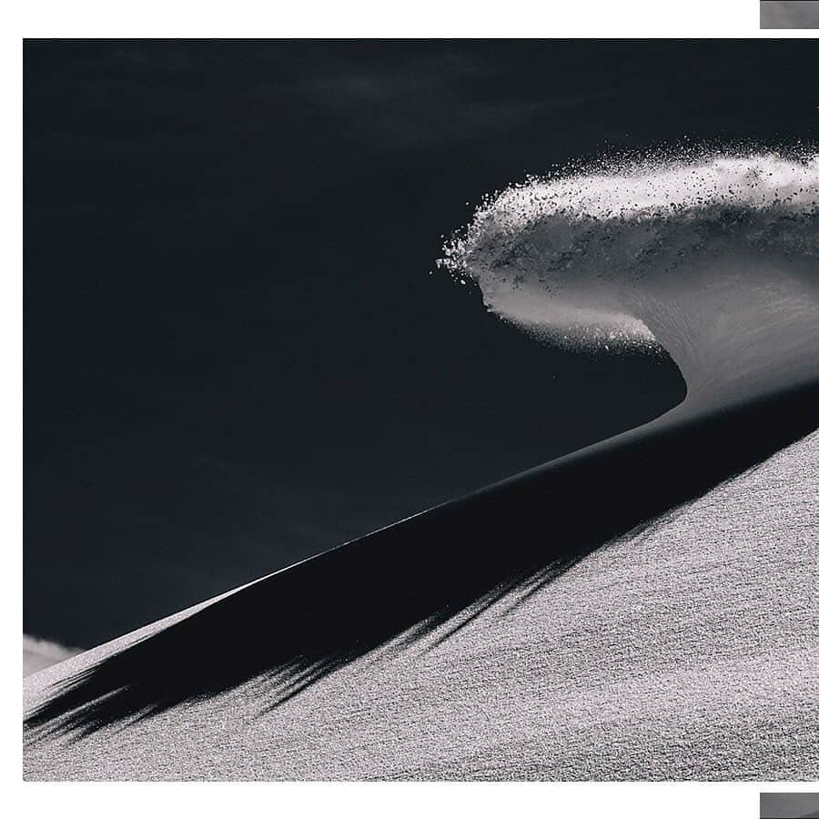 アナログクロージングさんのインスタグラム写真 - (アナログクロージングInstagram)「Gettin' real surfy this summer. @burton Lead Designer @ryan_forde at @avoriaz1800. 📷: @gabe_lheureux #RidingIsTheReason」6月21日 22時25分 - burtonsnowboards