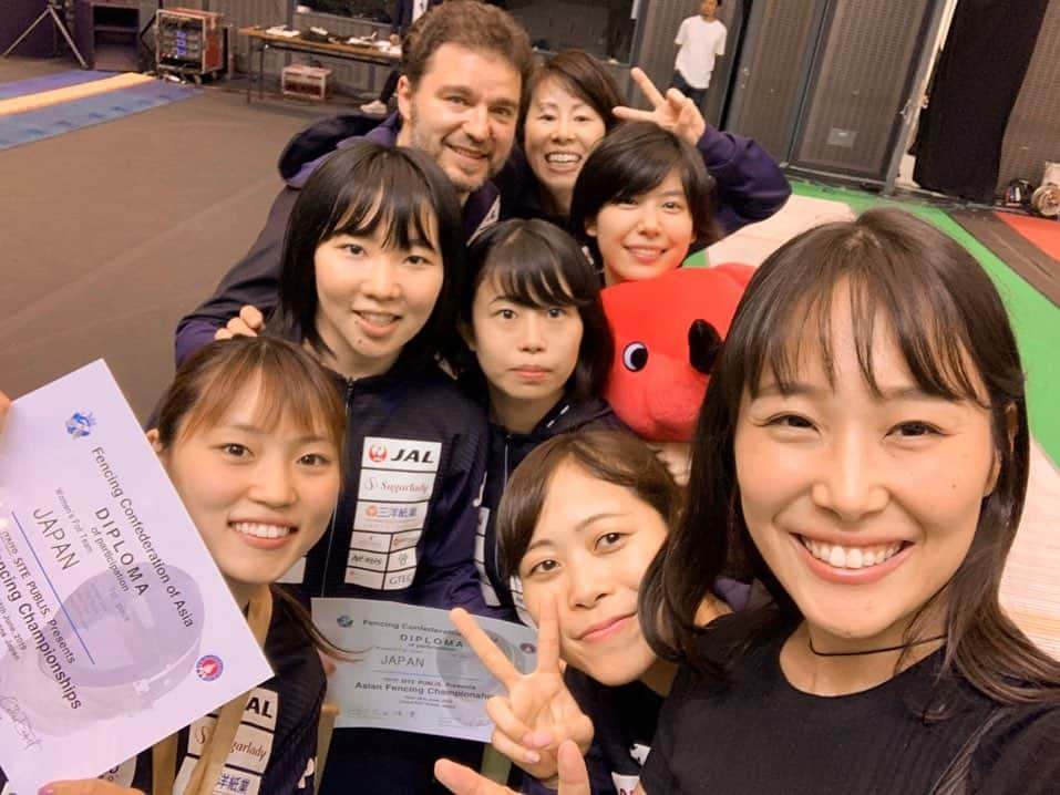 西岡詩穂さんのインスタグラム写真 - (西岡詩穂Instagram)「This team is the best ✌️ I wouldn’t say anything is impossible. I think that everything is possible as long as you put your mind to it and put the work and time into it. 🤺🥇🏆 女子フルーレチームおめでとう☺️🎉 みんなのチーバくんフォトと共に❣️ #SITEPUBLISPresentsアジアフェンシング選手権大会2019 #AbemaTV #SEIKO #JAL #日産 #シュガーレディ #三洋紙業 #越智運送店 #トレンドマイクロ #やまや  #デサント #ハリウッド化粧品 #GTEC #協和発酵バイオ #NEXUS #オーシャンパッケージ #森永製菓 #LEDTokyo #fencing #フェンシング @fje_fencing」6月21日 22時30分 - shih05823