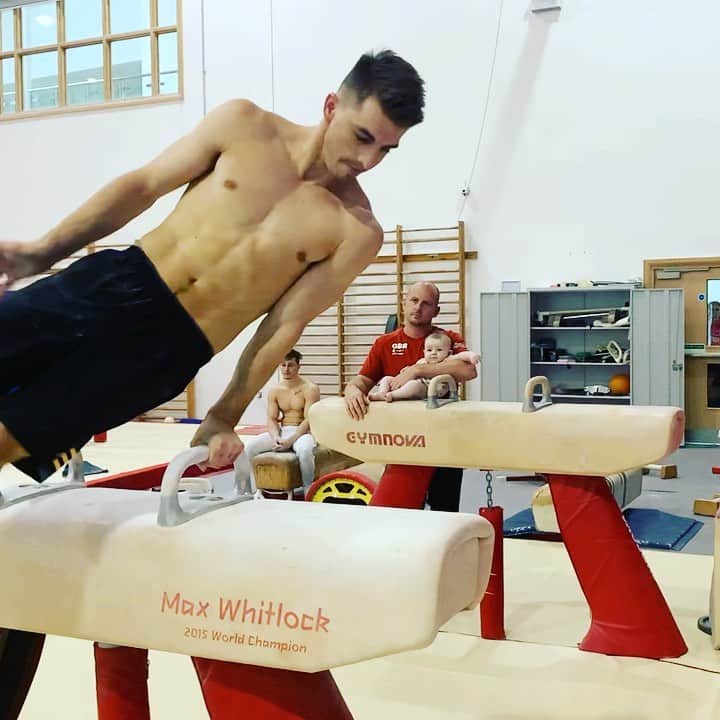 マックス・ウィットロックのインスタグラム：「My biggest little fan watching me train. Looks so interested, yawning away haha 😂 . #gymnast #gymnastics #gym #fitness #fitnessmotivation #motivation」