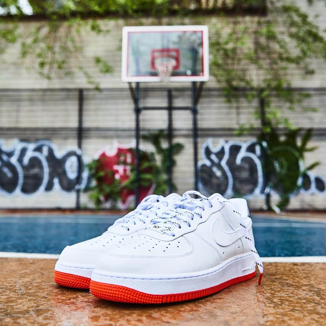 Foot Lockerさんのインスタグラム写真 - (Foot LockerInstagram)「Representing the pinnacle of #NYC Street Basketball #Nike Air Force 1 Low 'NY vs. NY' Available Now, Select @houseofhoops and Online」6月21日 22時43分 - footlocker