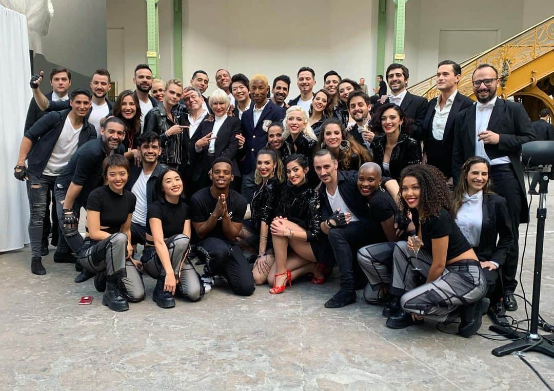 Ai Shimatsuさんのインスタグラム写真 - (Ai ShimatsuInstagram)「I am beyond grateful to be a part of this beautiful tribute to Karl Lagerfeld and got to celebrate his life with many many beautiful people. 💫 Thank you @pharrell san for having me on stage with you, allowing me to dance for everyone who loves Karl. I was able to witness his legendary history and it will forever inspire me. 🙏✨ #karlforever #karllagerfeld」6月21日 22時44分 - aishimatsu