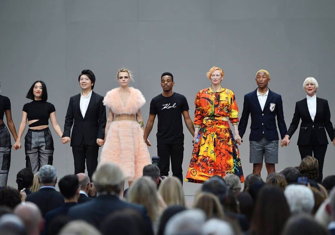 Ai Shimatsuさんのインスタグラム写真 - (Ai ShimatsuInstagram)「I am beyond grateful to be a part of this beautiful tribute to Karl Lagerfeld and got to celebrate his life with many many beautiful people. 💫 Thank you @pharrell san for having me on stage with you, allowing me to dance for everyone who loves Karl. I was able to witness his legendary history and it will forever inspire me. 🙏✨ #karlforever #karllagerfeld」6月21日 22時44分 - aishimatsu