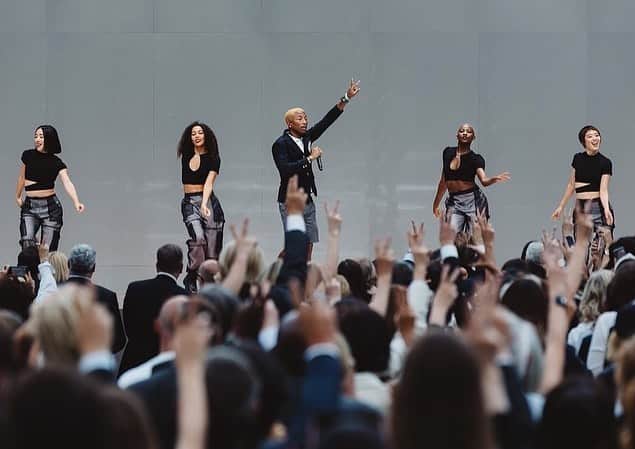 Ai Shimatsuさんのインスタグラム写真 - (Ai ShimatsuInstagram)「I am beyond grateful to be a part of this beautiful tribute to Karl Lagerfeld and got to celebrate his life with many many beautiful people. 💫 Thank you @pharrell san for having me on stage with you, allowing me to dance for everyone who loves Karl. I was able to witness his legendary history and it will forever inspire me. 🙏✨ #karlforever #karllagerfeld」6月21日 22時44分 - aishimatsu