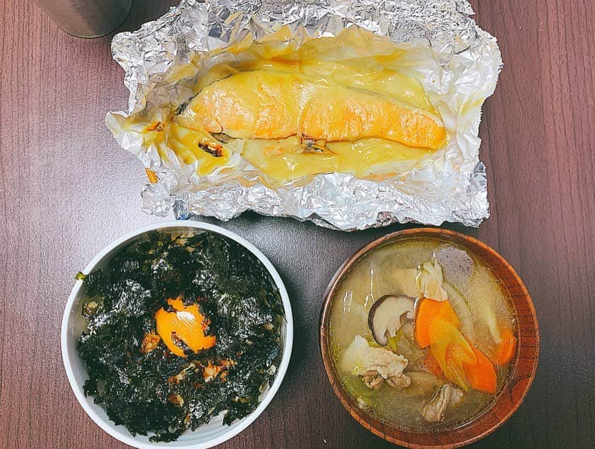 福田樹さんのインスタグラム写真 - (福田樹Instagram)「一人暮らしゆえに盛りつけの雑さが目立ちますが、味はバッチリ😋🙌 ・ ・ビビン麺(そうめんですが、味付けは前と変えてます♪) ・サムギョプサル(薄切りのお肉で) ・鮭の味噌マヨ焼き ・焼肉ごはん ・豚汁 ・ #イツキメシ #おうちごはん #和食 #朝食 #韓国料理 #モッパンの影響受けすぎ #ビビン麺 #サムギョプサル #豚汁 #foodstagram #food #cooking #delicious #japanesefood #koreanfood #비빔국수 #삼겹살 #한국요리 #맛있었다」6月21日 22時47分 - itsukifukuda