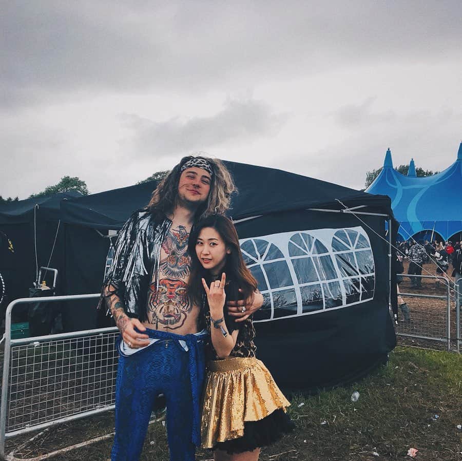 のインスタグラム：「. . Thank you for many special memories🥰 I will never forget that I was able to perform with you!! and I am looking forward to being able to perform with you again🤘💕 . #downloadfestival2019 #dl2019 #downloadfest #uk #unitedtkingdom #airguitarUK #airguitar #agwc #airguitarworldchampion #makeairnotwar .」