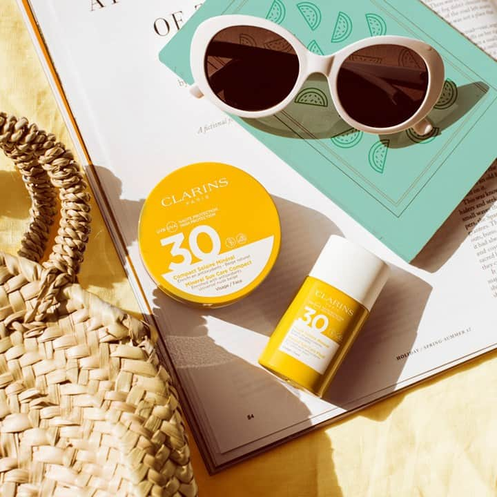 Clarins Españaさんのインスタグラム写真 - (Clarins EspañaInstagram)「¿Todavía no conoces nuestros tratamientos solares en formato bolsillo? ¡Ya no hay escusa para no ir protegida! ☀  Compacto Solar Mineral UVA/UVB 30 con color Fluido Solar Mineral para el rostro UVA/UVB 30  #Clarins #SolaresClarins」6月21日 23時01分 - clarinsespana