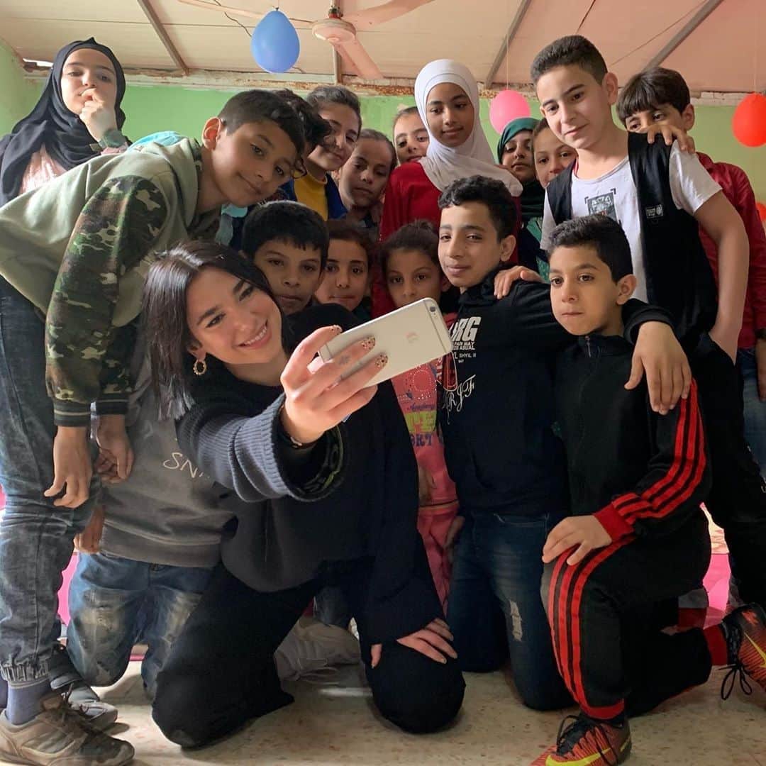 unicefさんのインスタグラム写真 - (unicefInstagram)「“My message to young refugees everywhere is you are already stronger than you know you are. We are standing right beside you.” Lovely words @dualipa! Thank you so much for shining a light on our work protecting refugee children. #AChildIsAChild, no matter what. #regram . . . “In April I was lucky enough to have the most inspiring experience in Lebanon with @unicef. I met refugee children and young people and saw for myself how strong and brave they are adapting to any circumstance they find themselves in because of conflict. When the numbers of refugees are so shocking – estimated at around 70 million worldwide – it is important to remember that no family or child chooses to leave their home. All children need a safe place to learn, play and reach their full potential. UNICEF is keeping children safe and protected and helping them to keep smiling and laughing. On #WorldRefugeeDay, my message to young refugees everywhere is you are already stronger than you know you are. We are standing right beside you. #WorldRefugeeDay #WRD2019”」6月21日 23時03分 - unicef