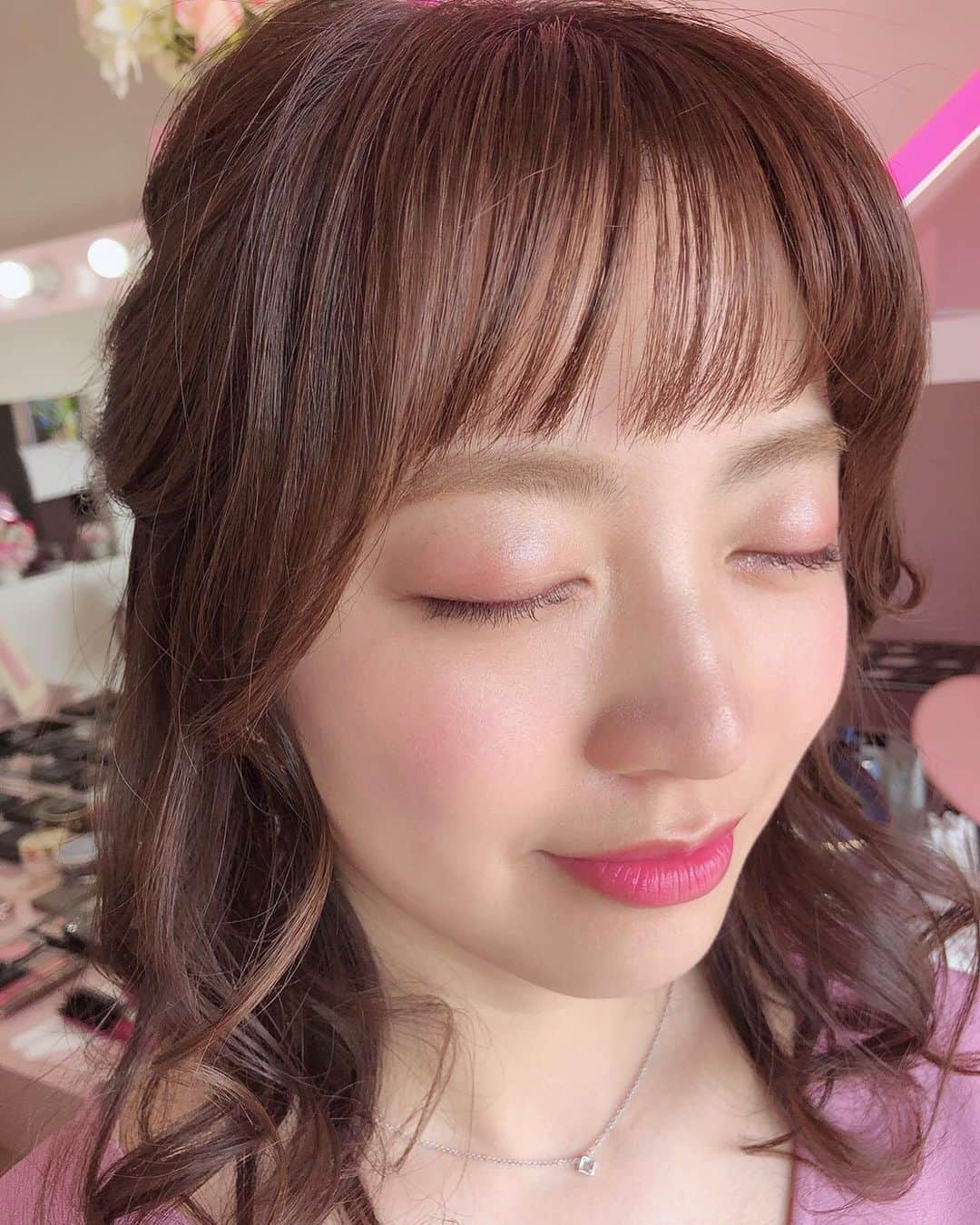 湯浅知里さんのインスタグラム写真 - (湯浅知里Instagram)「🐥💕 . . . 先日撮影でメイクアップサロンPUNONさんにて ヘアメイクをやって頂きました🌟 . . . パープルのアイライナーを使った ぶどう🍇メイク🍇です✨ . . . ありがとうございました😊💕 . . . #メイクアップサロン #punon . . . 明日土曜は15時から サマー競馬NEXT🏇✨ よる7時から土曜旅館〜桜の間〜🌸🌸 . . . 日曜午前11時からメンタルゴルフ⛳️🏌️‍♀️✨」6月21日 23時04分 - chisato.y515