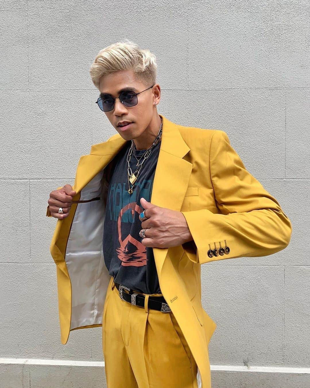 ASOSさんのインスタグラム写真 - (ASOSInstagram)「Add a little mustard 📸 @oh_anthonio 🔎 ASOS DESIGN suit in mustard (1405619)」6月21日 23時15分 - asos