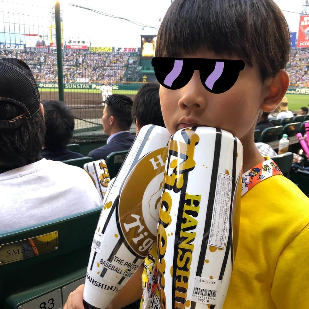 芝本裕子さんのインスタグラム写真 - (芝本裕子Instagram)「今日は、息子の7歳のお誕生日🎂🎉たまたまタイミングよくお誕生日の日の阪神戦のチケットが手に入ったので、夜は阪神戦を見に行ってきました⚾️ バルーンも喜んでくれてよかった！お祝いは改めてゆっくりご飯会でもしようかな💕  そういえば、オリンピックのチケットが家族合わせて24枚！  に、たくさん反応いただきありがとうございました！ 今は日程に少しばらつきもあるので、調整してます。  #birthday #happyaif」6月21日 23時19分 - yukoshibamoto