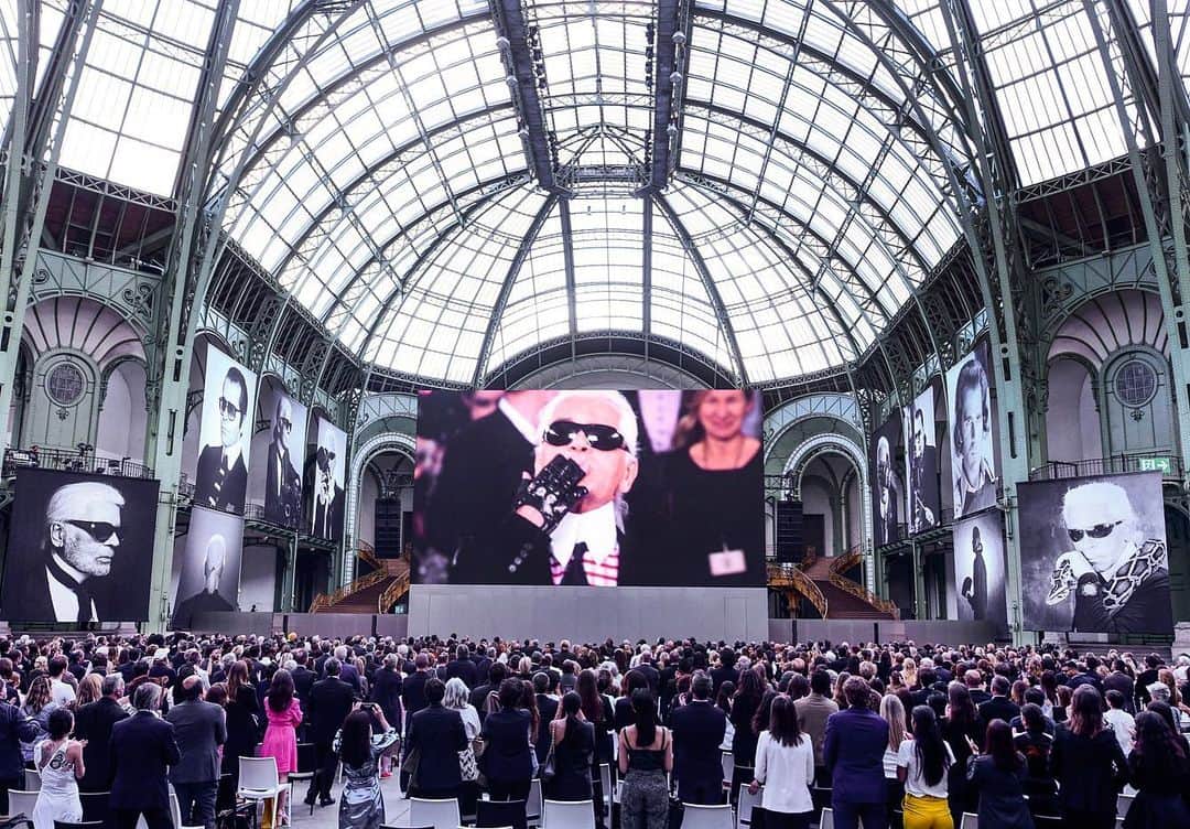 のインスタグラム：「Paris' iconic Grand Palais was transformed with an extraordinary photographic tribute for the #KarlForever memorial. #KarlForever2019」