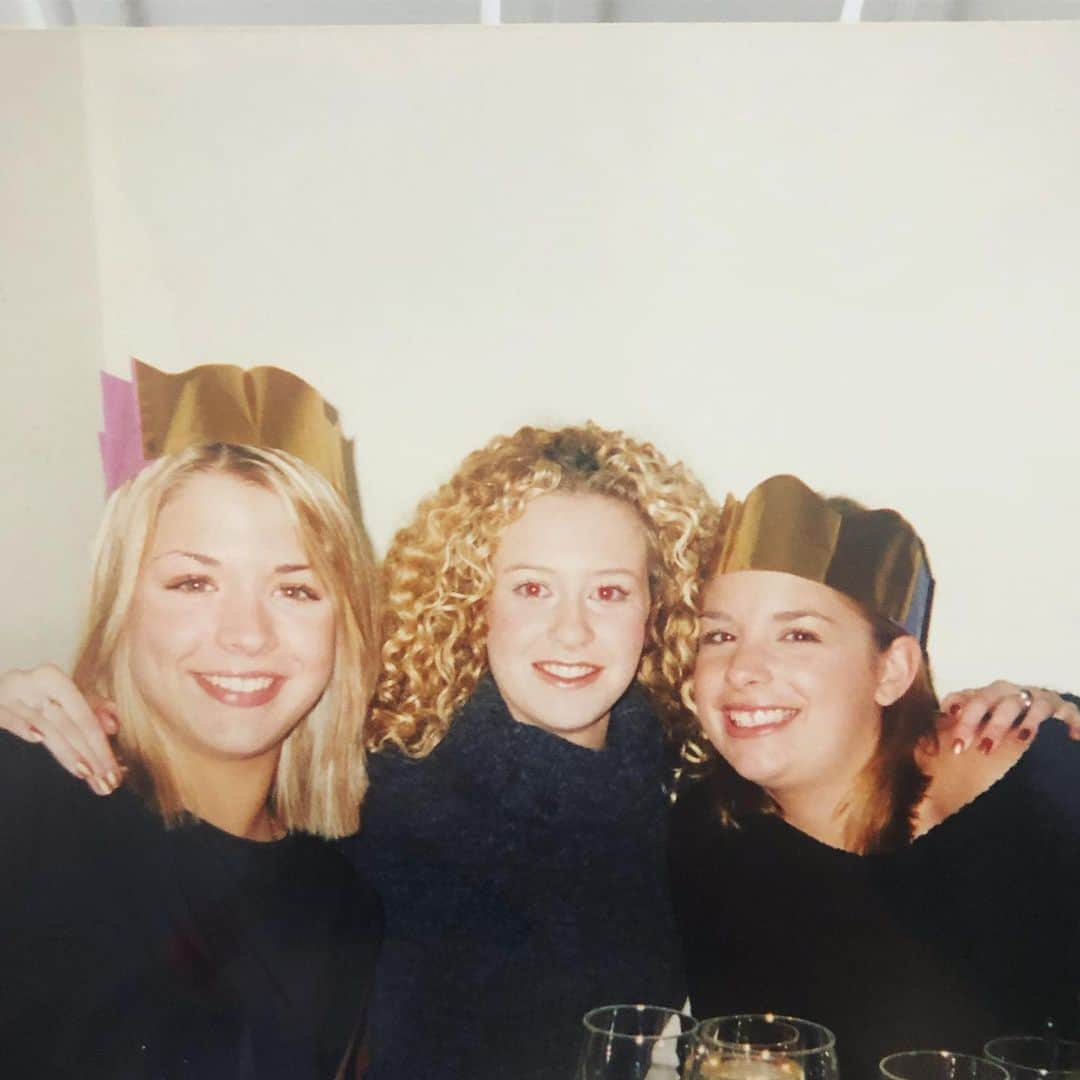 ジェマ・アトキンソンさんのインスタグラム写真 - (ジェマ・アトキンソンInstagram)「Old school #Hollyoaks reunion today! Myself, Kelly & Helen. Aka Lisa, Zara and Abbey (the cool kids of the Oaks) 😂 Finally managed our lunch date. Over 10 years since we all got together and soon to be 5 babies between us yet it still felt like we hadn’t spent a day apart. Spice Girls were right! #friendshipneverends Lots of memories and looking back at our Oaks photo album, collectively between us, we’re all extremely grateful there was no social media back in our @hollyoaksofficial days 🤦🏼‍♀️🙄😂 @kelcondron @helennoble83」6月21日 23時23分 - glouiseatkinson