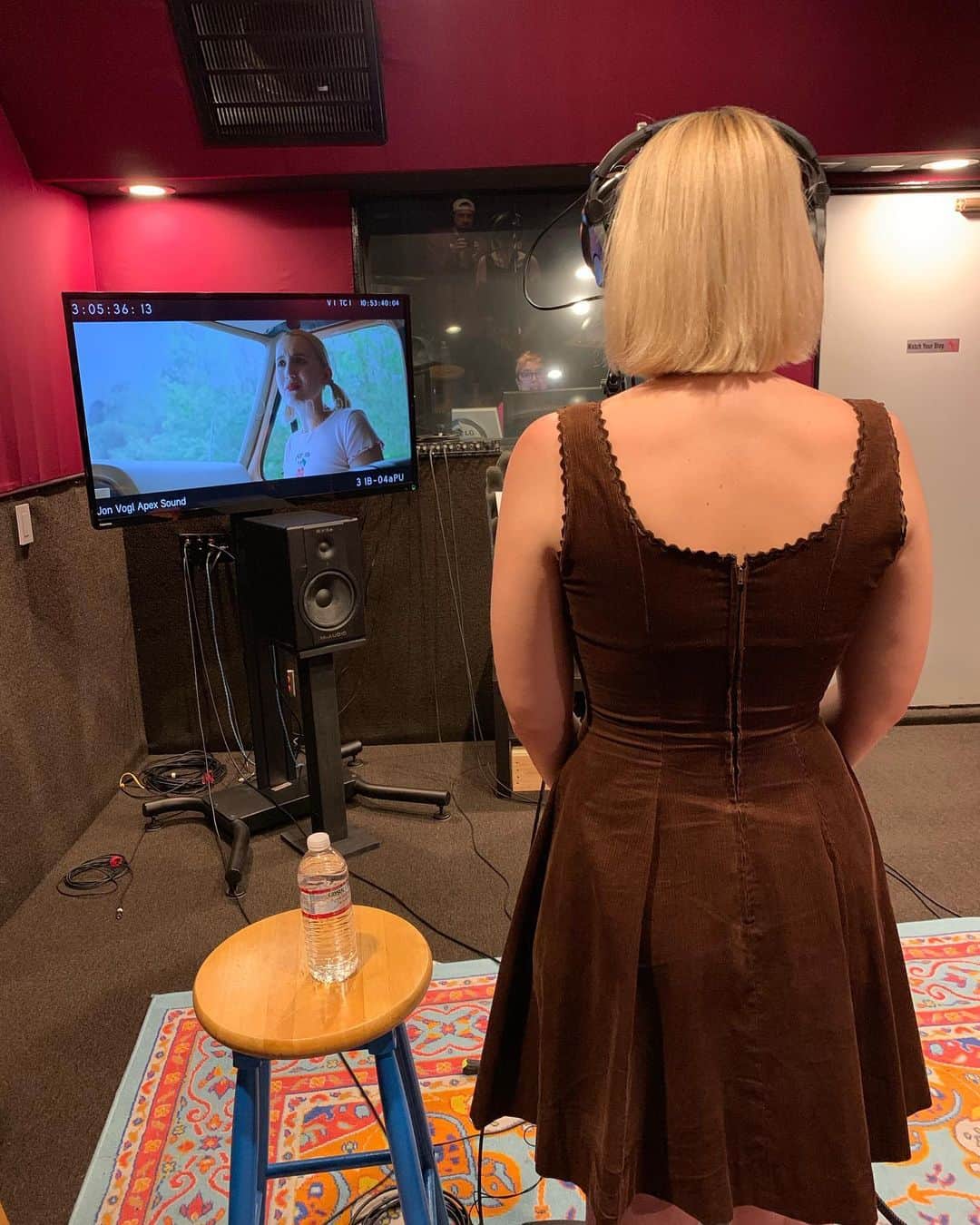ケヴィン・スミスのインスタグラム：「On the ADR stage at @ugosound with @harleyquinnsmith to loop a few lines for @jayandsilentbob Reboot. Harley’s session is the final stop on the audio post production line before we start the sound mix. We’re almost done, Kids! And I can’t wait to show you how badly I fucked up as a filmmaker *this* time! I’m deeply in love with the story we told: it’s all heart - which is only fitting since I had to survive a heart attack to make it! But if my heart decides to attack me again and I lose this time, I’d be absolutely okay with #jayandsilentbobreboot being the movie that sums up not only my dopey career, but my even dopier life. It’s my thesis film for the film school of life I’ve been attending for 25 years now. That being said, I’d prefer to stay alive and maybe make one more Jay and Silly Bob flick 13 years from now, when @loganleemewes is ready for *her* closeup. #KevinSmith #harleyquinnsmith #movies #adr #jayandsilentbob」