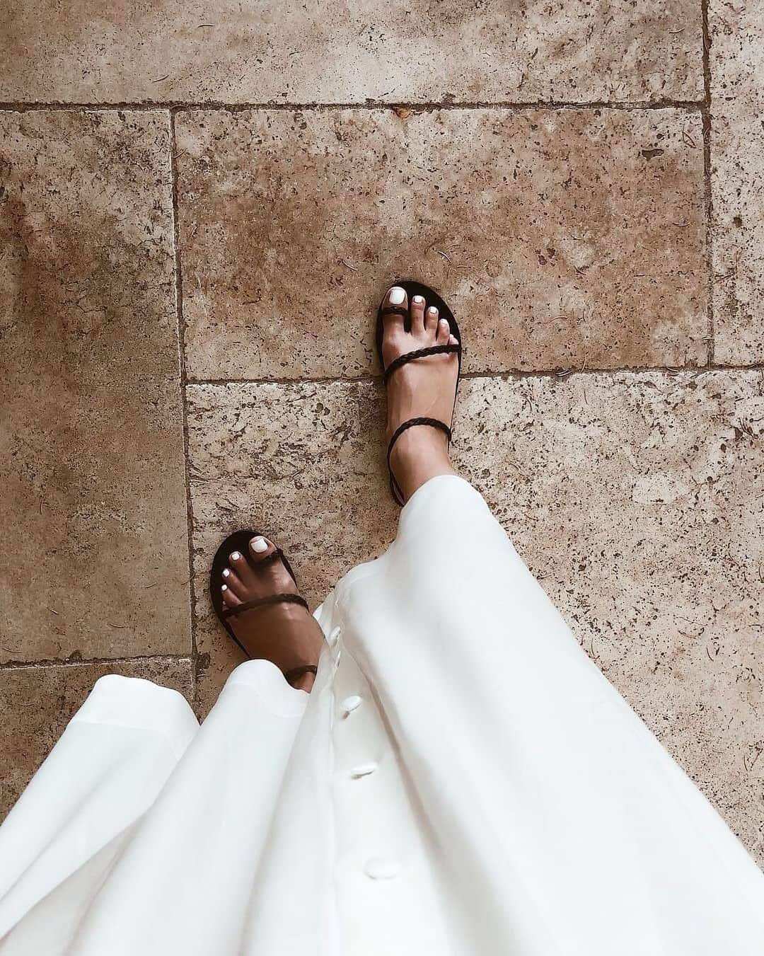 WHO WHAT WEARさんのインスタグラム写真 - (WHO WHAT WEARInstagram)「A walkable sandal, a versatile jumpsuit—we're all about the basics this summer. Tap our link for 11 "boring" but brilliant pieces you’ll need to see you through the next few months.  photo: @ejjmorel via @ancientgreeksandals」6月22日 4時54分 - whowhatwear