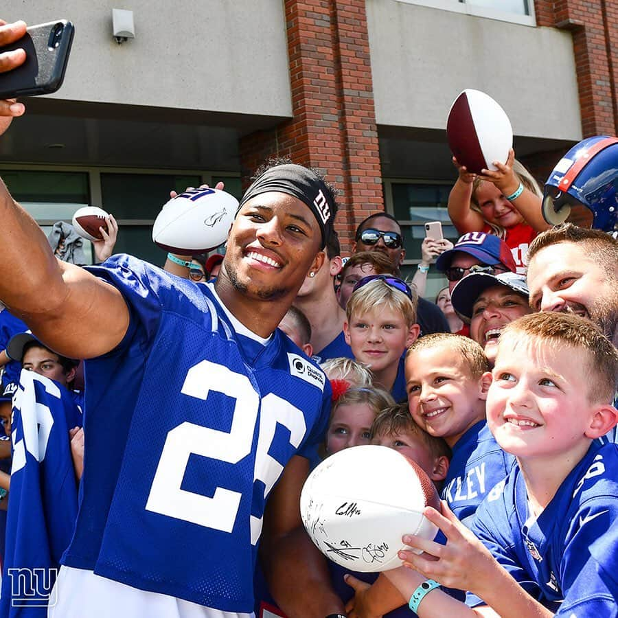 New York Giantsさんのインスタグラム写真 - (New York GiantsInstagram)「SMILE! 😄🤳 It’s #NationalSelfieDay」6月22日 4時54分 - nygiants