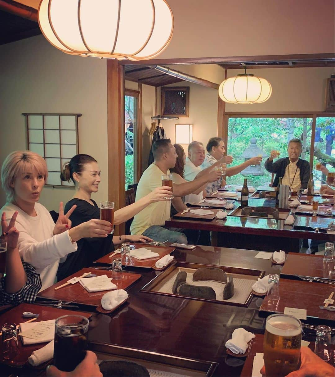 梅宮アンナさんのインスタグラム写真 - (梅宮アンナInstagram)「うかい鳥山へ  今のシーズンは、蛍観賞の夕べに🌟🌟🌟 お食事をしながら蛍を観る🌟✴️🌟 #梅辰会 #蛍の観賞の夕べ」6月21日 23時27分 - annaumemiya