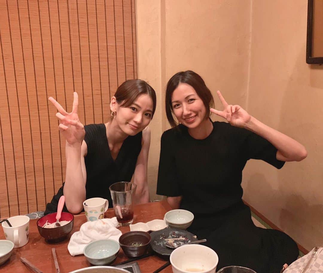 のインスタグラム：「明花お帰りー🥂🐶🎉久しぶりに会えた♡♡次はタイで会おうねー✨  #モツ鍋 #味噌味 #美味しすぎた #娘達 #仲良し #ずっと仲良く遊んでた #おかえり」