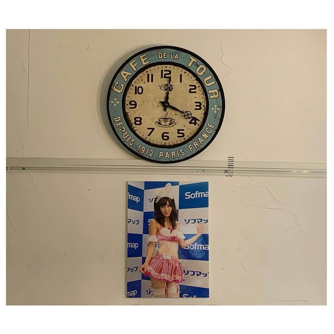 美羽えりさんのインスタグラム写真 - (美羽えりInstagram)「2019.06.12〜17 Cafe & gallery #Biscotti にて 『 美羽えり Birth Day写真展 』を 開催して頂きました。 . #撮影会モデル の活動はじめ、もう少しで3年です！ 最近はキャストとしてもお世話になっている #ビスコッティ で 自分の写真展を開催してもらえるとは思ってもいなかったし、 誕生日という素敵なタイミングで開催していただけてとても嬉しかったです☺️♥️ 携わってくれた皆さん 本当にありがとうございました！！ そして、お疲れ様でした！！ . 撮影会の出演率は少ない私ですが、 とても貴重な経験をさせてもらえてとても幸せです( *´︶`* )✨ アイドル、モデル、コスプレイヤー 全ての私を楽しめる 『美羽ならでは』の盛りだくさんな展示内容でした！！ 期間中足を運んでくださった方、 スタンプラリーに参加してくれた方、ありがとうございました！！ 感想ノートも読ませていただきました！ モデルさんも皆さんもご記入頂きありがとうございました！！ 感想とても嬉しかったです😊 たくさんの自分の写真たちに囲まれて仕事をするのは少し恥ずかしかったけど、とても幸せでした👼🏻💓 . 次の撮影会は7月6日(土) 池袋スタジオにて少人数撮影会です📸 衣装は #浴衣 👘、各部6000円 3部▶︎12:30～13:30 4部▶︎13:30〜14:30  出演します！！ . 詳細▶︎https://ameblo.jp/nanasemaochun/entry-12477290474.html?utm_source=gamp&utm_medium=ameba&utm_content=general__nanasemaochun&utm_campaign=gamp_paginationList 気になる方はTwitterのDMか abcmmrs@yahoo.co.jpにご連絡ください！ お待ちしてます٩( ¨̮ )۶🌟 . #gallery #Cafe #photography  #photo #model #cosplay #Idol #cosplaygirl #japanesegirl #tokyo #モデル #コスプレイヤー #アイドル #東京 #大塚 #ギャラリーカフェ  #カフェ #写真好きな人と繋がりたい  #写真 #写真展 #マシュマロ撮影会」6月21日 23時41分 - erimihane02