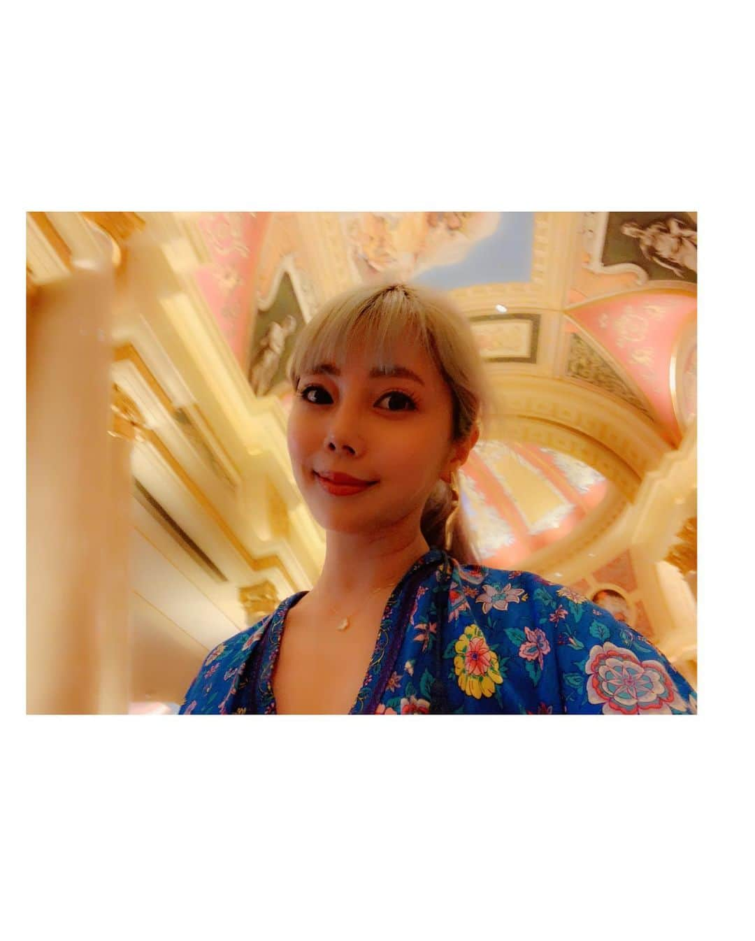 住谷杏奈さんのインスタグラム写真 - (住谷杏奈Instagram)「･ 🤑🇲🇴🎰💰💸 ･ ･ #🇲🇴#Macau#澳門 #venetianhotel #kidscity ←子連れには神！←長袖長ズボン靴下マスト！ ↑持ってきてなかったらvenetianのZARAで購入！ #CITYOFDREAM」6月21日 23時47分 - annasumitani