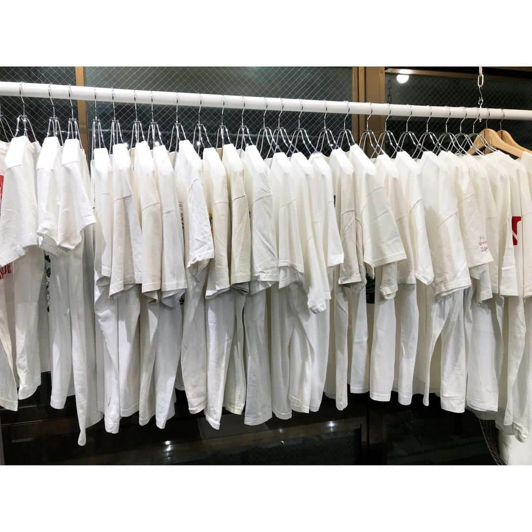 ジャムルさんのインスタグラム写真 - (ジャムルInstagram)「6/22 商品入荷です！ もう夏が待ちきれない！！ 今回はJAMMRUらしくTシャツがメインの入荷。 いつも通り13時オープン！  商品のお問い合わせは24日 月曜日以降でお願いします。 . ブログも更新しております。 是非ご覧ください。 . #お問い合わせはお電話で承ります #jammru  #osaka  #fashion  #streetstyle  #streetfashion  #vtg  #vintage  #used  #usedclothing  #古着 #古着屋 #ファッション #70s #80s #90s」6月21日 23時49分 - jammru