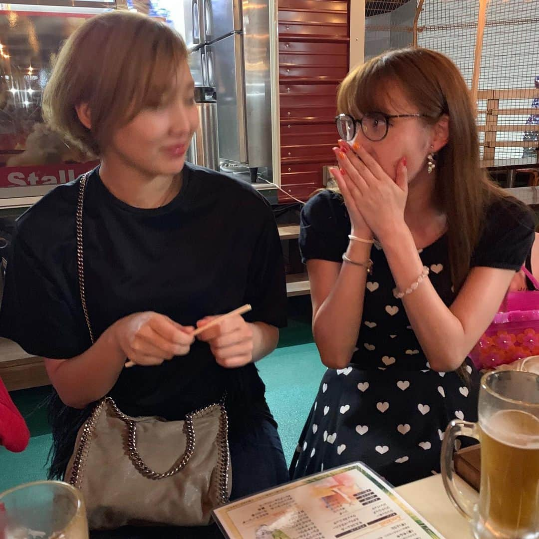 愛水せれ奈さんのインスタグラム写真 - (愛水せれ奈Instagram)「#ビアガーデン 🍺 続き... . . まさかの#隠し撮り 🤣笑笑 やっぱりわたしはまよ(#鳳真由 さん)見てる...爆 これ、#宝塚音楽学校 の時からよくある...笑笑 そして... やっぱり#カッコイイ って思ってる❤️笑笑 . . #撮影 #花組 #春花きらら さん (まいちゃん) #91期」6月22日 0時00分 - airi.aaari.aimi