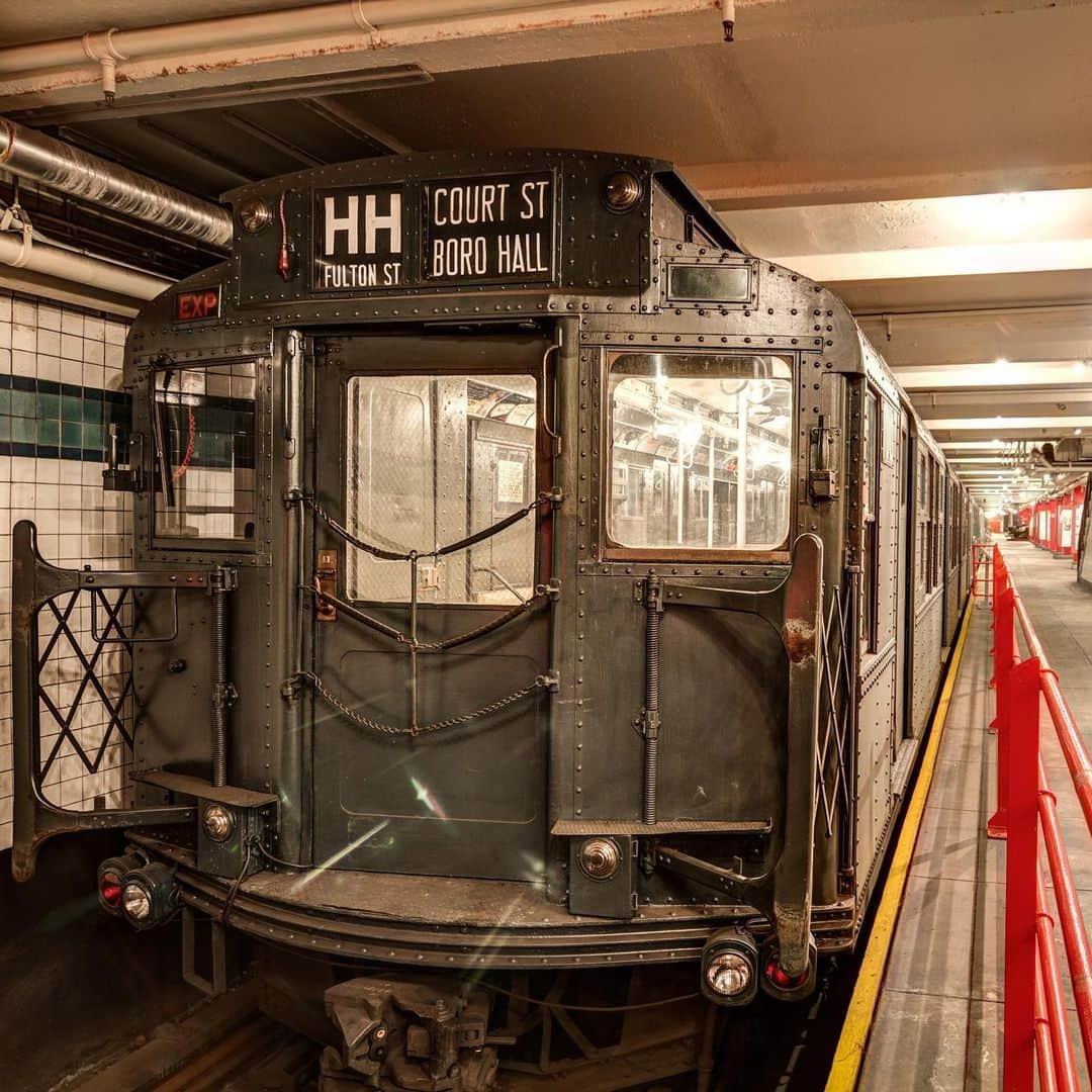 アメリカ自然史博物館さんのインスタグラム写真 - (アメリカ自然史博物館Instagram)「Hey, everyone – @NYTransitMuseum here! For today’s #MuseumInstaSwap we’re taking over @amnh’s story to share some of the ways our collections and exhibits overlap.  This Transit Museum ad from the early 1990s gave a special shout-out to the American Museum of Natural History’s world-renowned collection of dinosaur fossils. 👉 Swipe to see some of the ‘dinosaurs’ on view at the #nytransitmuseum, and check out our Instagram story throughout the day to see #amnh treasures that lie underground in our 1936 decommissioned subway station home in Downtown Brooklyn.  Follow @NYTransitMuseum to see both stories!」6月21日 23時53分 - amnh