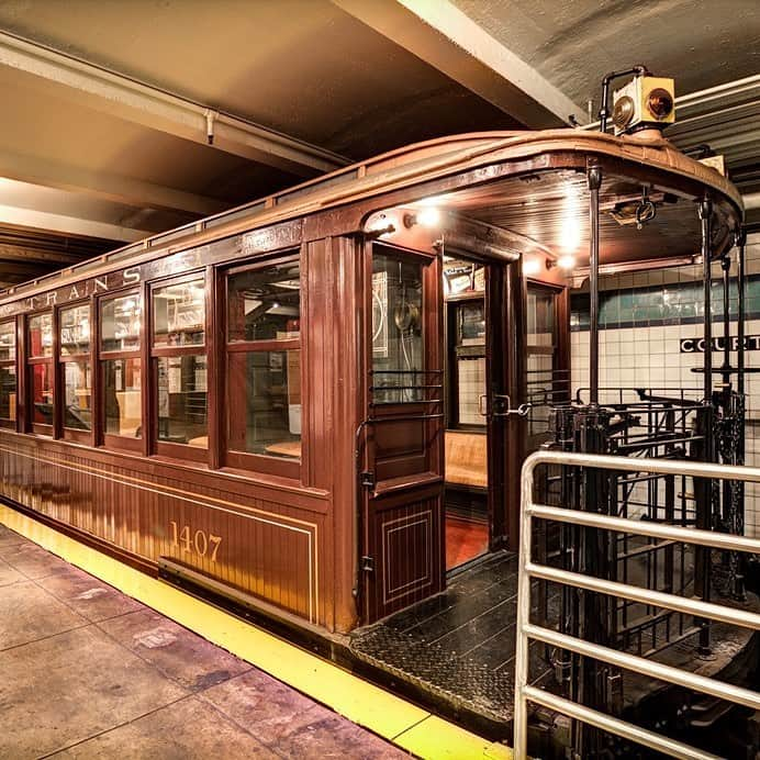 アメリカ自然史博物館さんのインスタグラム写真 - (アメリカ自然史博物館Instagram)「Hey, everyone – @NYTransitMuseum here! For today’s #MuseumInstaSwap we’re taking over @amnh’s story to share some of the ways our collections and exhibits overlap.  This Transit Museum ad from the early 1990s gave a special shout-out to the American Museum of Natural History’s world-renowned collection of dinosaur fossils. 👉 Swipe to see some of the ‘dinosaurs’ on view at the #nytransitmuseum, and check out our Instagram story throughout the day to see #amnh treasures that lie underground in our 1936 decommissioned subway station home in Downtown Brooklyn.  Follow @NYTransitMuseum to see both stories!」6月21日 23時53分 - amnh