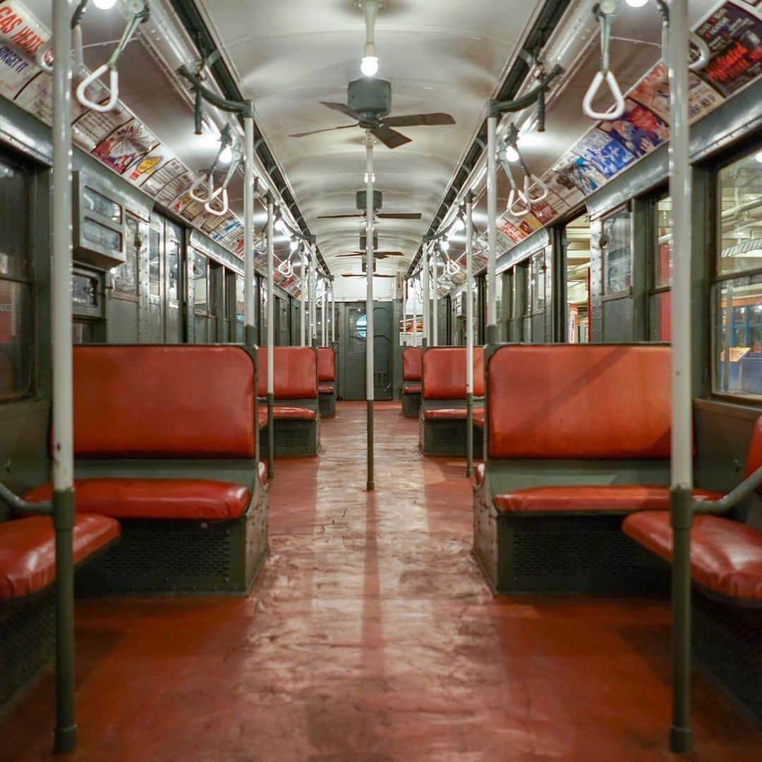 アメリカ自然史博物館さんのインスタグラム写真 - (アメリカ自然史博物館Instagram)「Hey, everyone – @NYTransitMuseum here! For today’s #MuseumInstaSwap we’re taking over @amnh’s story to share some of the ways our collections and exhibits overlap.  This Transit Museum ad from the early 1990s gave a special shout-out to the American Museum of Natural History’s world-renowned collection of dinosaur fossils. 👉 Swipe to see some of the ‘dinosaurs’ on view at the #nytransitmuseum, and check out our Instagram story throughout the day to see #amnh treasures that lie underground in our 1936 decommissioned subway station home in Downtown Brooklyn.  Follow @NYTransitMuseum to see both stories!」6月21日 23時53分 - amnh