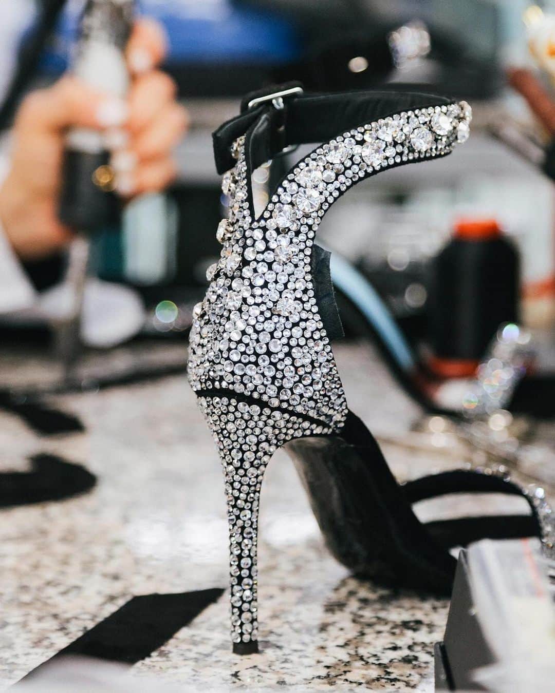 Giuseppe Zanotti Designさんのインスタグラム写真 - (Giuseppe Zanotti DesignInstagram)「A world of razzle dazzle right at your feet. The NEYLA is an exquisitely crafted stiletto sandal, featuring a striking high-back artfully covered in different cuts of crystals. #GZCraft #GiuseppeZanotti #GZFW19」6月21日 23時57分 - giuseppezanotti