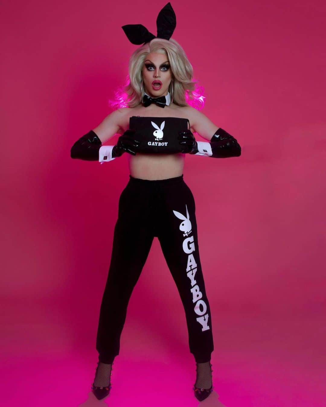 ジェレミー・スコットさんのインスタグラム写真 - (ジェレミー・スコットInstagram)「MY FAVORITE PLAYMATE @ageofaquaria IN THE @moschino X @playboy “GAYBOY” COLABO OUT NOW IN STORE & ON MOSCHINO.COM 🐰📸 @marco_ovando」6月21日 23時57分 - jeremyscott