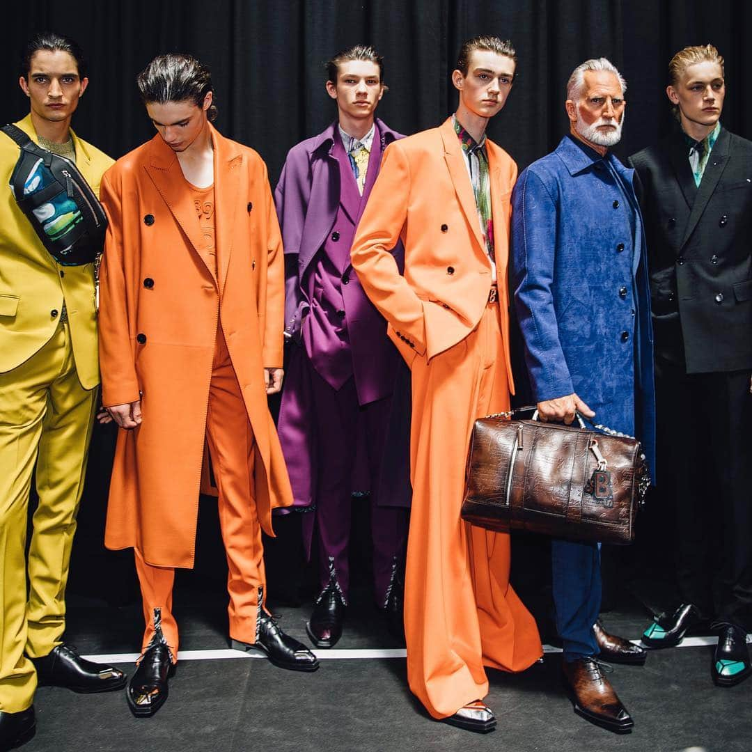 Vogue Runwayさんのインスタグラム写真 - (Vogue RunwayInstagram)「The color of the suiting at @Berluti's Spring 2020 menswear show was a filtered-up, acidified, accentuated interpretation of the palette of dyes used at the brand to give its footwear that famous rich patina. See the full collection at the link in our bio. Photographed by @styledumonde」6月21日 23時57分 - voguerunway