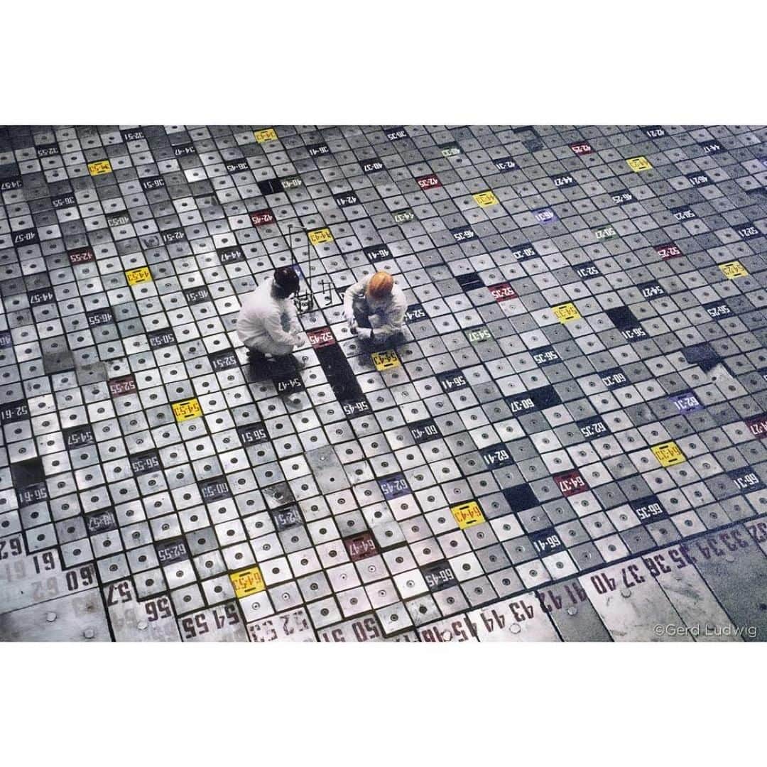 Gerd Ludwigさんのインスタグラム写真 - (Gerd LudwigInstagram)「Technicians inspect fuel channels above the core of Reactor No. 3 at the Chernobyl Nuclear Power Plant, which is separated from the radioactive wreckage of its twin by 200 feet and a concrete wall. Seconds before the 1986 explosion, an engineer noticed the lids of No. 4’s fuel channels dancing up and down. Moments later, the reactor exploded, causing multiple tons of nuclear fuel to escape into the atmosphere over the course of the disaster.  Knowing what happened only years prior and mere yards away, the feeling of walking over these fuel rods and seeing the pale blue glow emitting between the gaps when I shot this was incredibly eerie. Despite the horrific accident of 1986, this reactor was only taken offline in December of 2000.  Impressed with what Craig Mazin and the crew have created, I watched the HBO miniseries “Chernobyl” repeatedly, but I’m not sure what to think about the resulting increase in tourism to the Exclusion Zone.  @thephotosociety #Chernobyl #nuclear #Ukraine #fuelrods」6月22日 0時01分 - gerdludwig