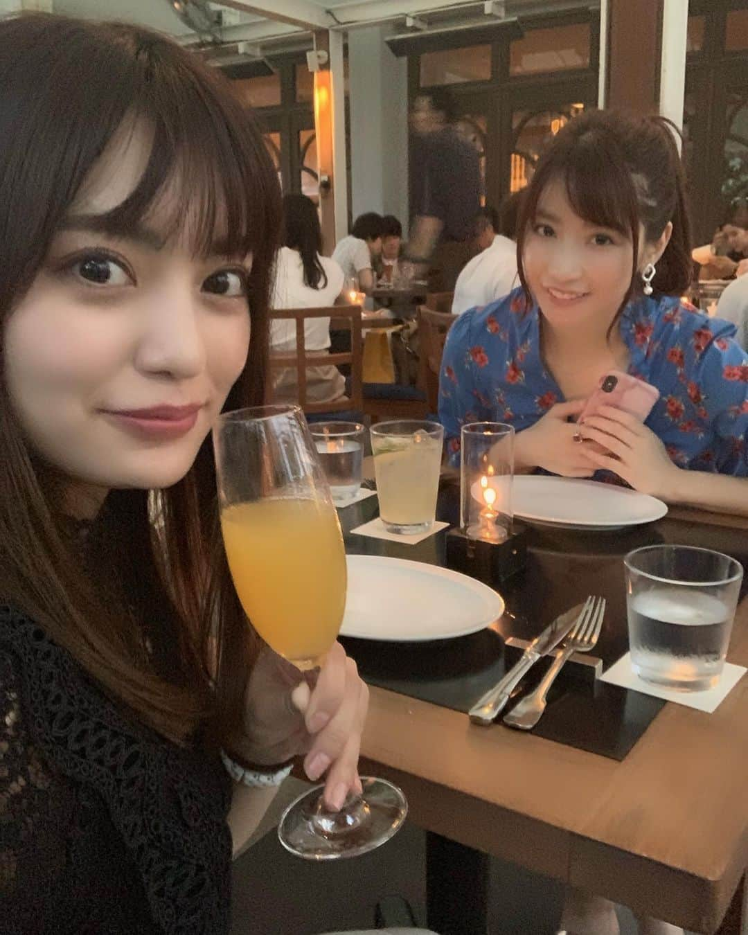 大島みづきさんのインスタグラム写真 - (大島みづきInstagram)「誕生日から１ヶ月以上経ってるから 不意打ち祝い🎉🥳ありがとう💖 この先もなかよくしてね😇🌈 . 杏奈ちゃん着てたワンピが、ステラおばさんみたいとかカーテンみたいって本人言ってたけど… 着る人が可愛かったら問題ないって事😇笑 . ━━━━━━━━━━━━━━━━━━━━━━━━ #dinner  #cafe #offday #goodday #followme #happyday  #happy #love  #follow4follow #selfie #selca #instagood #omotesando #birthday #surprise #cicada表参道 #팔로우 #셀피 #셀카 #친구랑 #행복 #카페스타그램 #도쿄 #シカダ表参道 #表参道 #ディナー #後祝い #誕生日サプライズ #土星と天王星 #分かる人には分かる」6月22日 0時02分 - mizukiss56