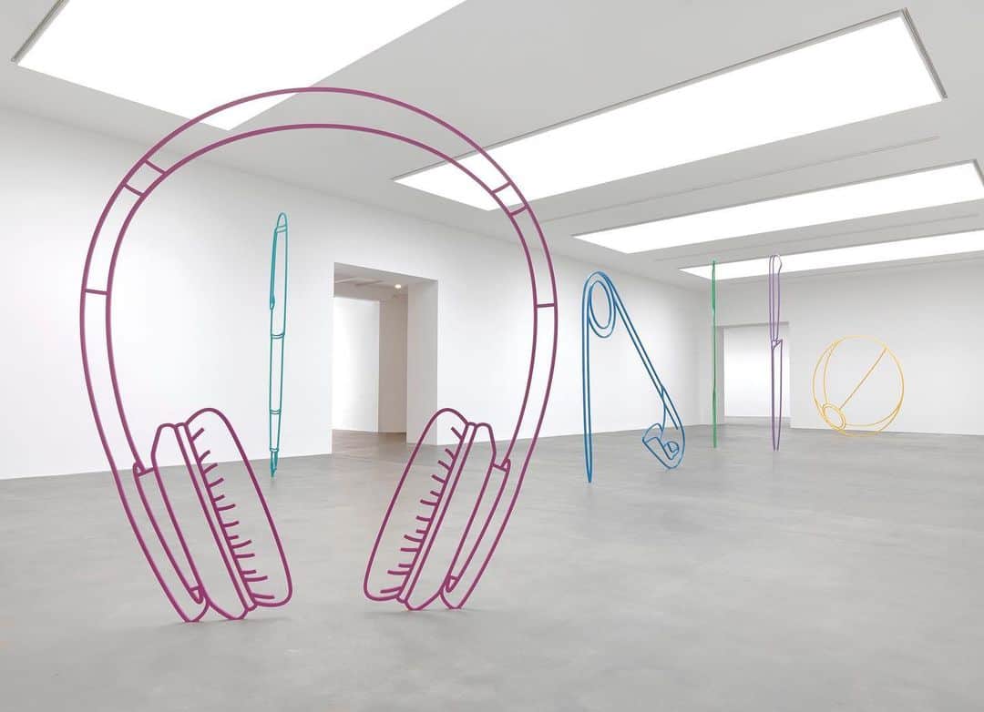 ガゴシアン・ギャラリーさんのインスタグラム写真 - (ガゴシアン・ギャラリーInstagram)「#ArtNight2019: Michael Craig-Martin’s new exhibition "Sculpture" at Gagosian, Britannia Street, London, will be open after hours tomorrow, from 6–11pm, for Art Night 2019!  The event will feature drinks from the King’s Cross brewery, Two Tribes, and music from Spiritland founder Paul Noble and DJ Justin Robertson, as well as composer and sound artist, Kirk Barley, showcased by independent music charity Help Musicians. Art Night is London’s largest free contemporary art festival and this year takes place in King’s Cross and Walthamstow. Find out more via the link in our bio! __________ #Gagosian #Spiritland #HelpMusicians @artnightldn @spiritland @twotribesbrew Installation views, "Michael Craig-Martin: Sculpture," Gagosian, Britannia Street, London, May 31–August 3, 2019. Artwork © Michael Craig-Martin. Photos: Mike Bruce」6月22日 0時26分 - gagosian