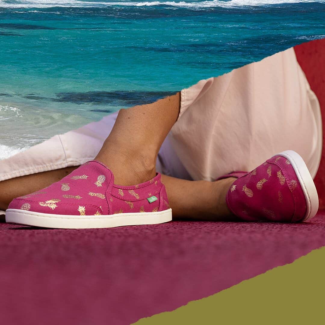 サヌークさんのインスタグラム写真 - (サヌークInstagram)「Summer in Pair O Dice! We’re kickin’ off summer with a trio of limited-edition Pair O Dice Prints. Available exclusively on Sanuk.com. 🍍✌️ #SanukPairODice #Sanuk #SmilePassItOn」6月22日 0時26分 - sanuk