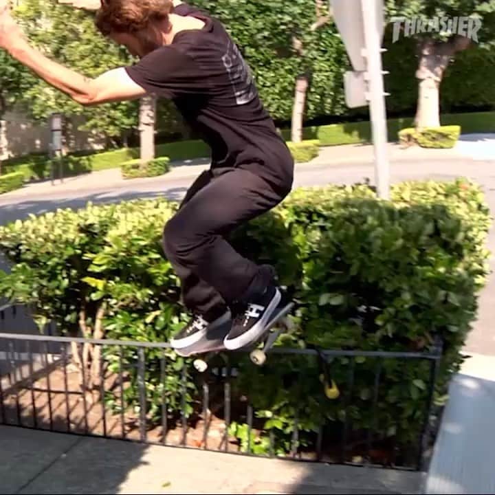スラッシャーのインスタグラム：「👉🏽 @rogerskateco’s ‘Mountain Song’ video is LIVE on ThrasherMagazine.com 🏔」