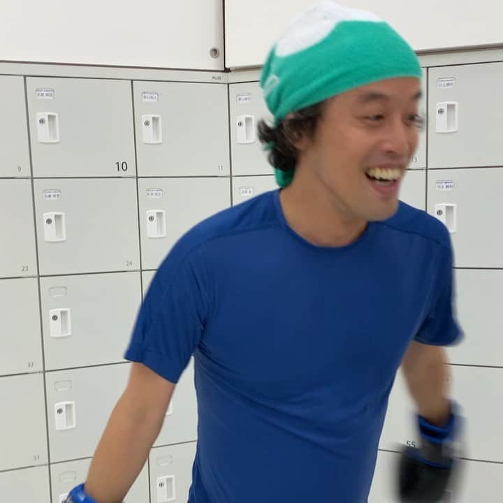 岸本加世子のインスタグラム：「誰かの事を言っています。笑。今日も面白いやつい🤣#bravegym #やついいちろう #岸本篤史」