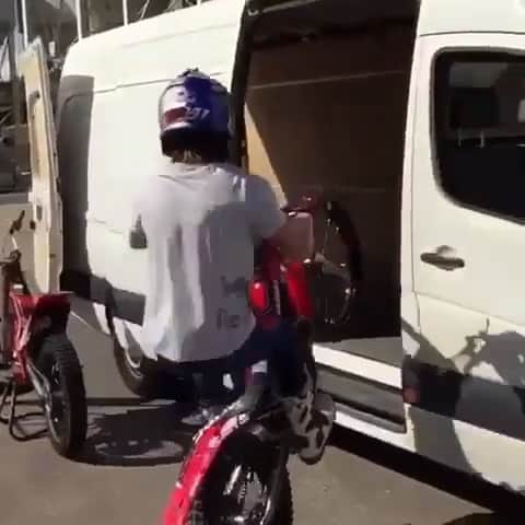 ファンクマスター・フレックスのインスタグラム：「#FlexFest is gonna be something! August17th! New York Expo Center! Rain or Shine! AC popping!  Tickets, Vendors and Car/Bike registration - InFlexWeTrust.com! @flexfestofficial Vid via: @bikelife_killerz ( @d1320don x @joejaxson )」